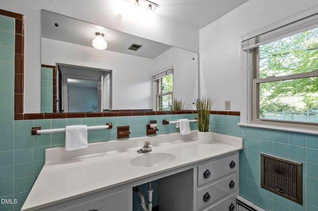 68 Oakwood Drive, Chapel Hill, NC 27517