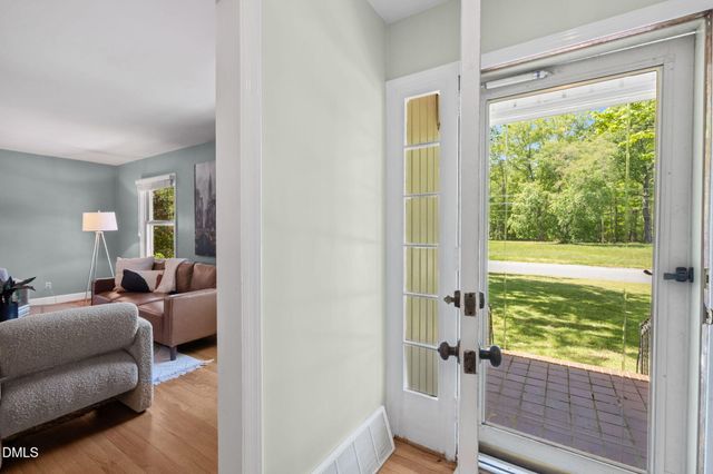 68 Oakwood Drive, Chapel Hill, NC 27517