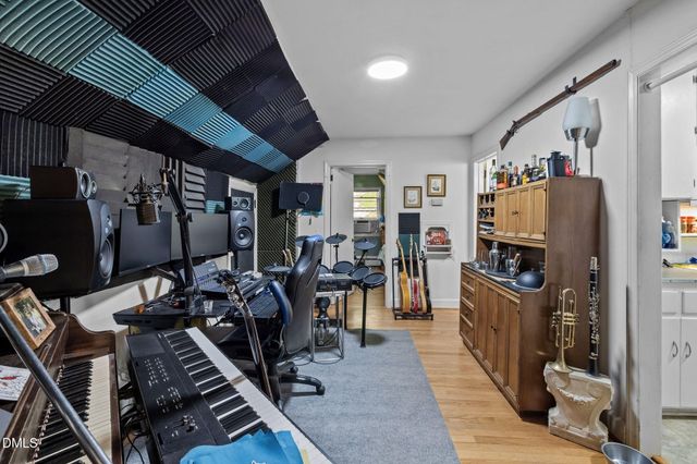 68 Oakwood Drive, Chapel Hill, NC 27517