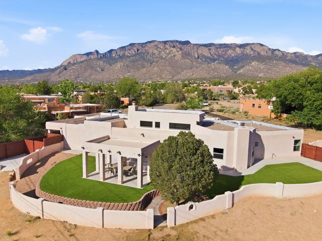 1724 Quail Run Court NE, Albuquerque, NM 87122