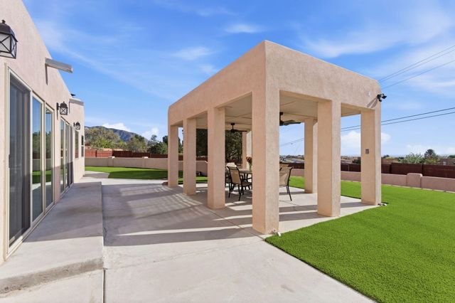 1724 Quail Run Court NE, Albuquerque, NM 87122