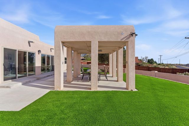 1724 Quail Run Court NE, Albuquerque, NM 87122