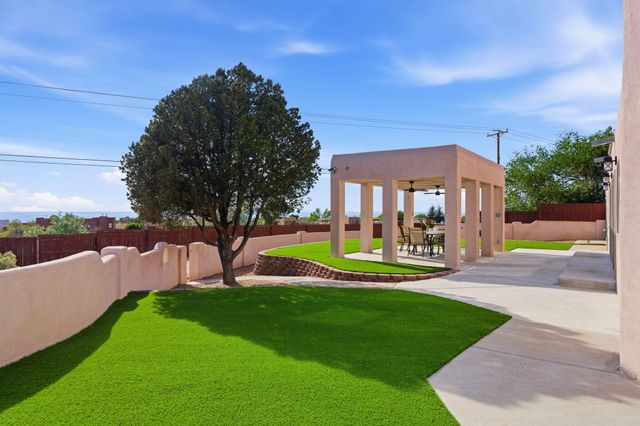 1724 Quail Run Court NE, Albuquerque, NM 87122