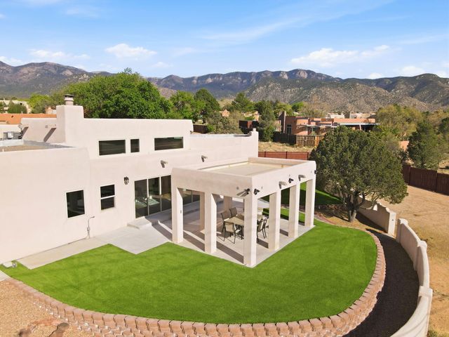 1724 Quail Run Court NE, Albuquerque, NM 87122