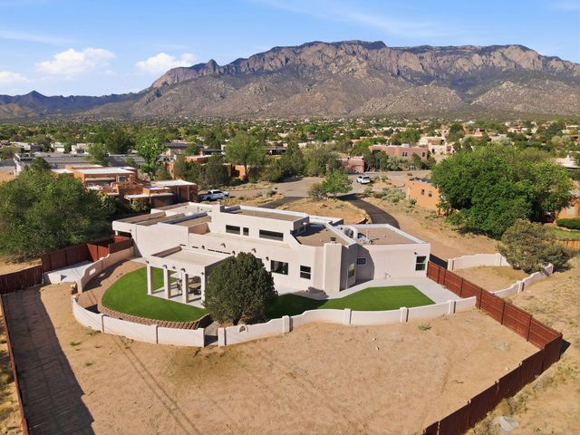 1724 Quail Run Court NE, Albuquerque, NM 87122