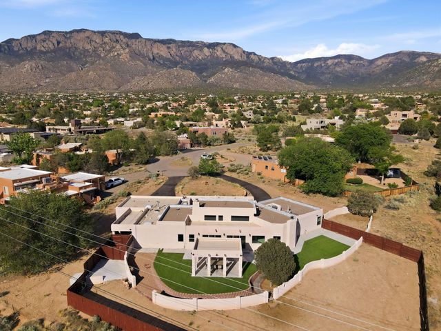 1724 Quail Run Court NE, Albuquerque, NM 87122