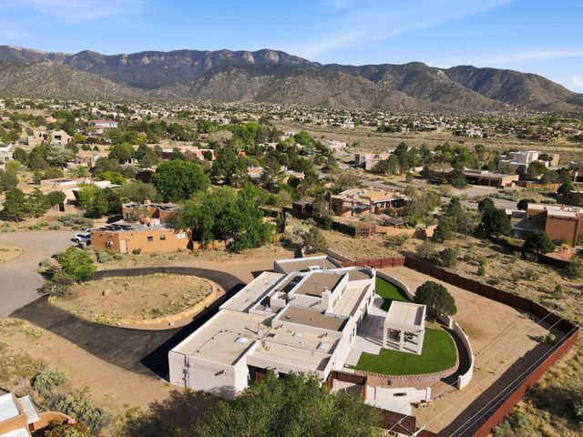 1724 Quail Run Court NE, Albuquerque, NM 87122