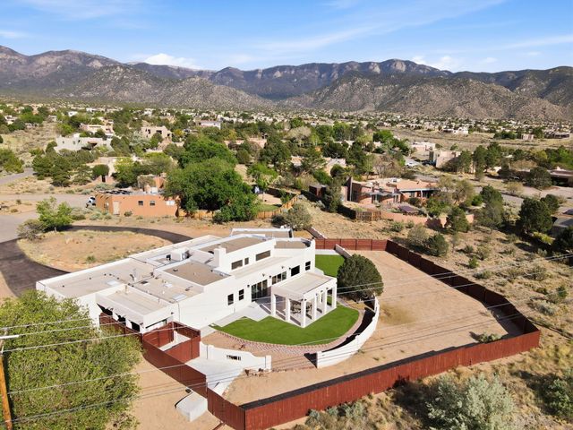 1724 Quail Run Court NE, Albuquerque, NM 87122