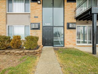 1490 Nancywood Drive 11, Waterford Charter Township, MI 48327