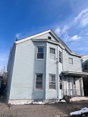 9 Sparrow St, Paterson City, NJ 07524
