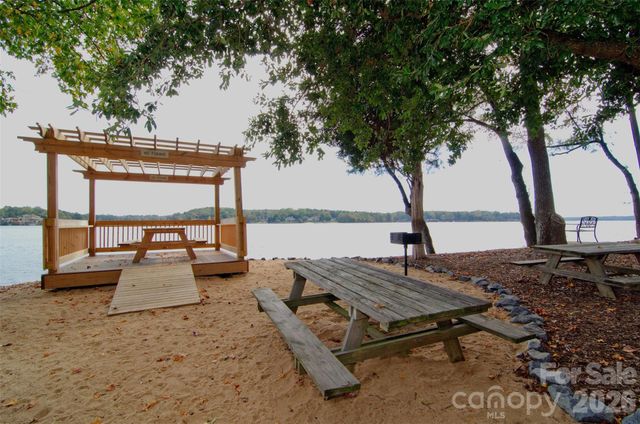 9 Cove Road, Lake Wylie, SC 29710