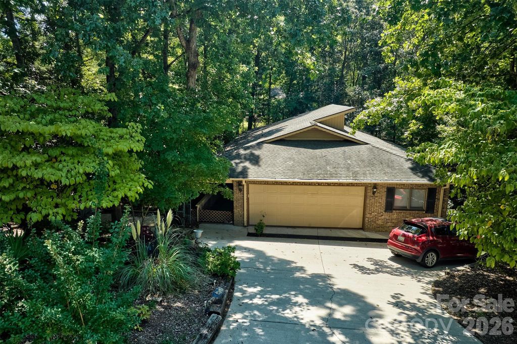 9 Cove Road, Lake Wylie, SC 29710