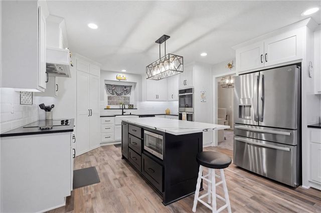 22223 159th Street, Kearney, MO 64060