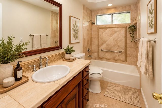 8037 Glade Avenue, Canoga Park, CA 91304