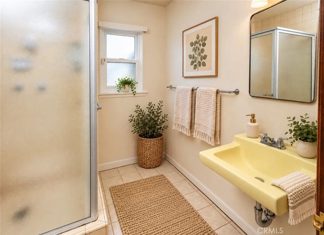 8037 Glade Avenue, Canoga Park, CA 91304