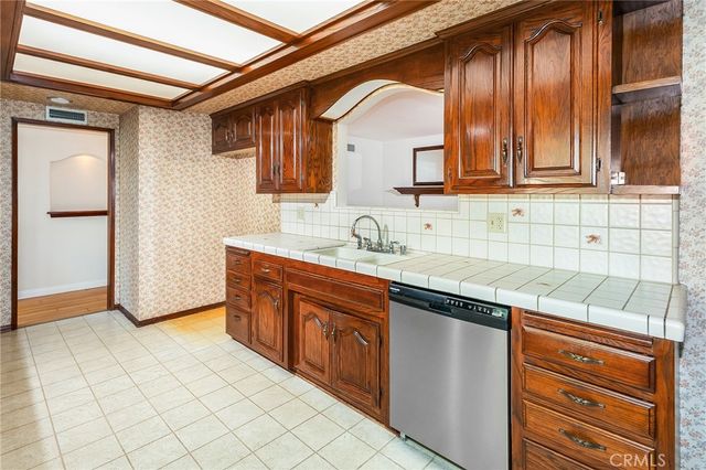 8037 Glade Avenue, Canoga Park, CA 91304