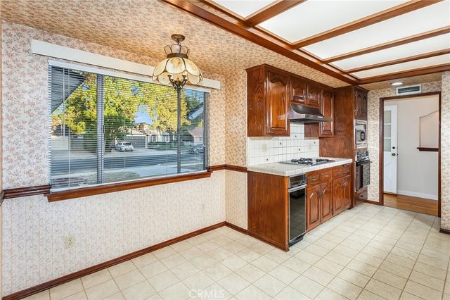 8037 Glade Avenue, Canoga Park, CA 91304