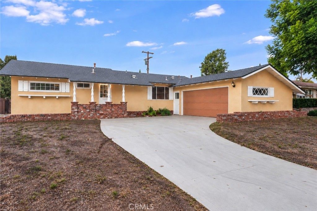 8037 Glade Avenue, Canoga Park, CA 91304