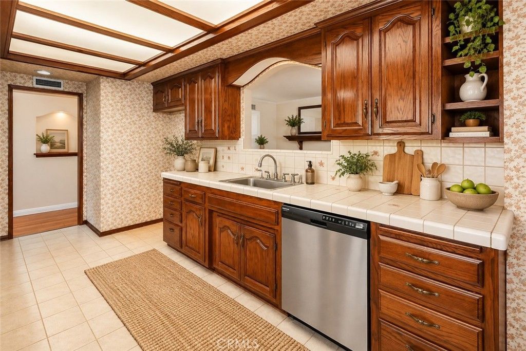 8037 Glade Avenue, Canoga Park, CA 91304 — photo 5