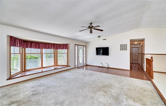 197 White Oak Trail, Winfield, MO 63389