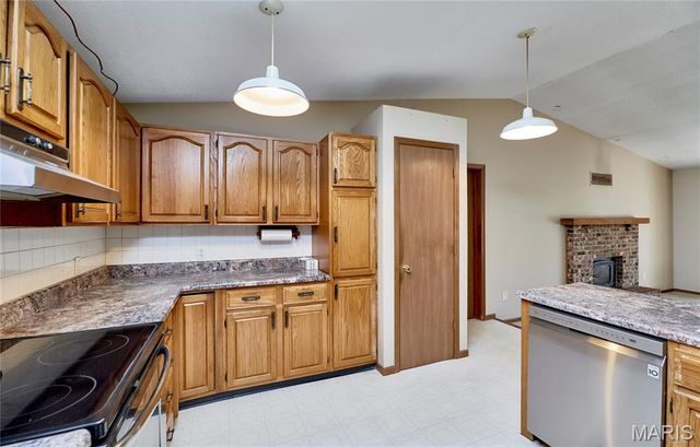 197 White Oak Trail, Winfield, MO 63389