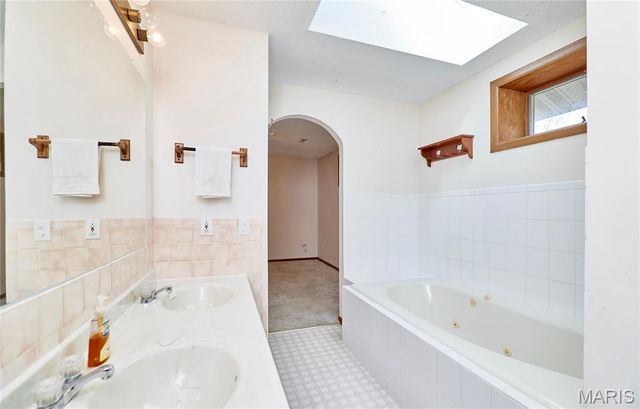197 White Oak Trail, Winfield, MO 63389