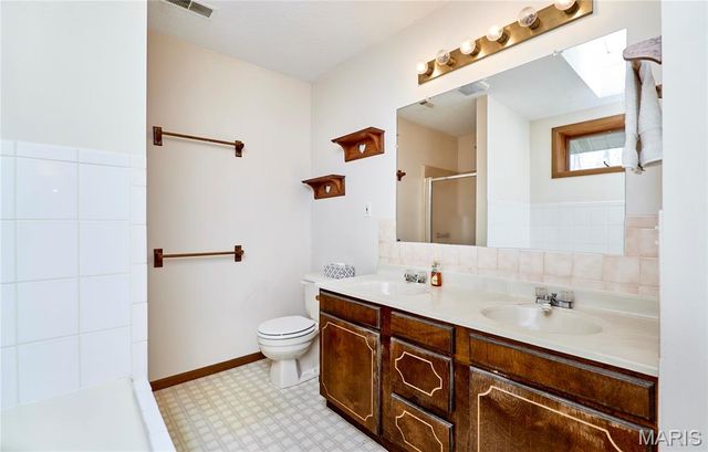 197 White Oak Trail, Winfield, MO 63389