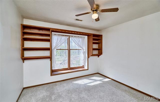 197 White Oak Trail, Winfield, MO 63389