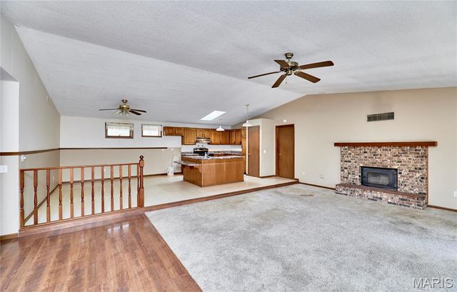197 White Oak Trail, Winfield, MO 63389