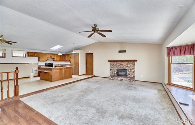 197 White Oak Trail, Winfield, MO 63389