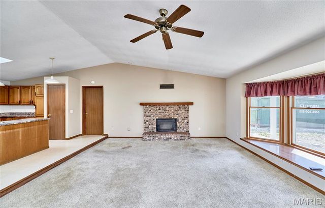 197 White Oak Trail, Winfield, MO 63389