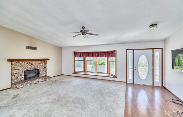 197 White Oak Trail, Winfield, MO 63389