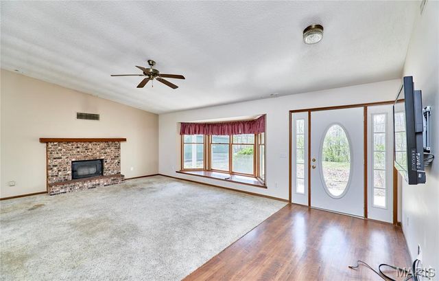 197 White Oak Trail, Winfield, MO 63389