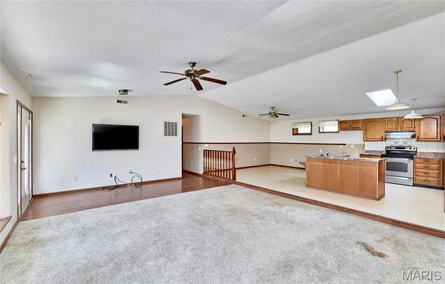 197 White Oak Trail, Winfield, MO 63389