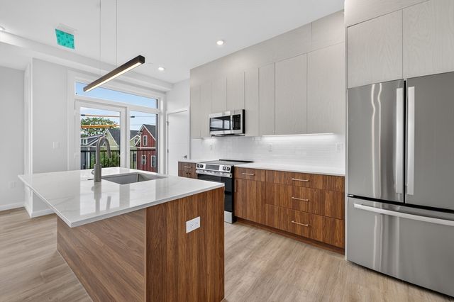 13 Warwick St 302, Somerville, MA 02144