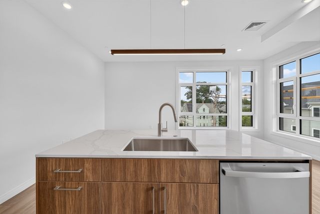 13 Warwick St 302, Somerville, MA 02144