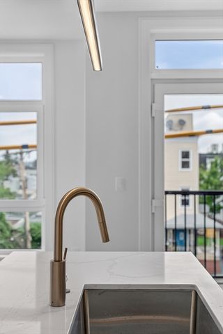 13 Warwick St 302, Somerville, MA 02144