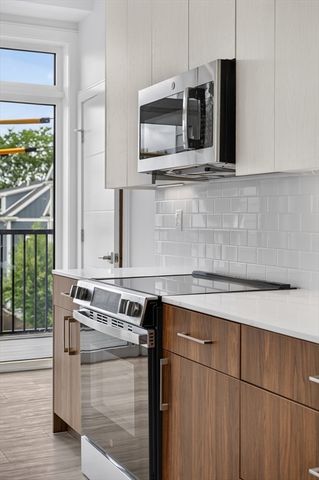 13 Warwick St 302, Somerville, MA 02144
