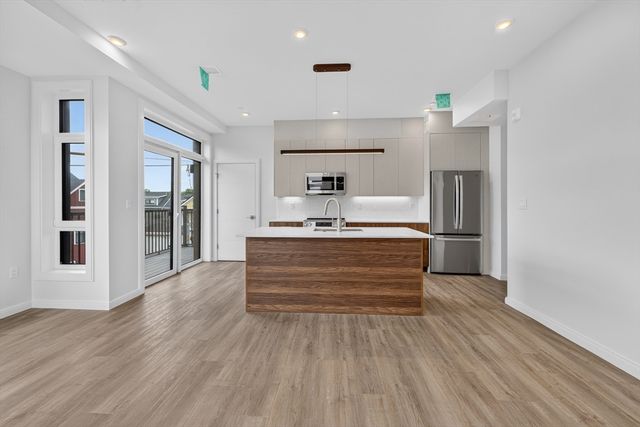 13 Warwick St 302, Somerville, MA 02144
