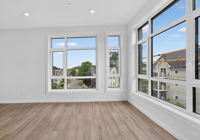 13 Warwick St 302, Somerville, MA 02144