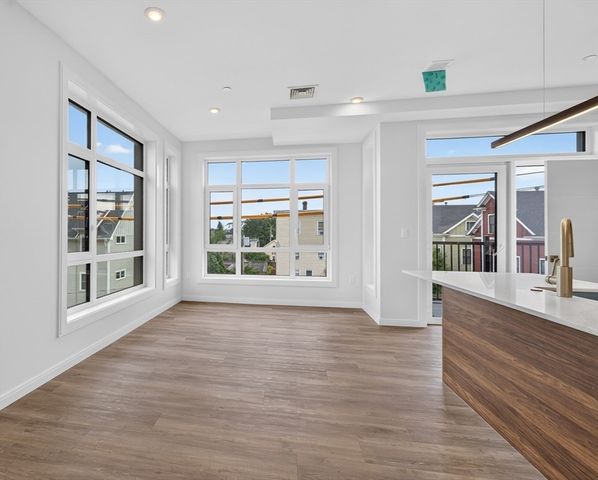 13 Warwick St 302, Somerville, MA 02144