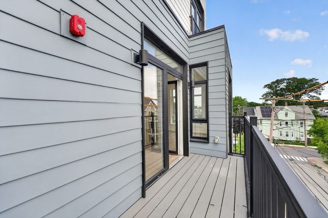 13 Warwick St 302, Somerville, MA 02144