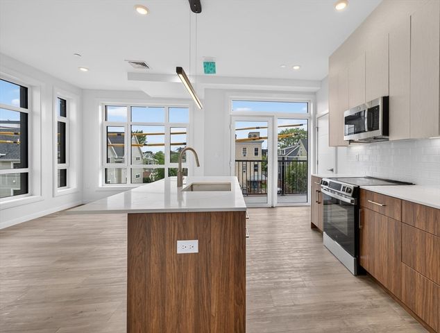 13 Warwick St 302, Somerville, MA 02144