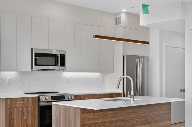 13 Warwick St 302, Somerville, MA 02144