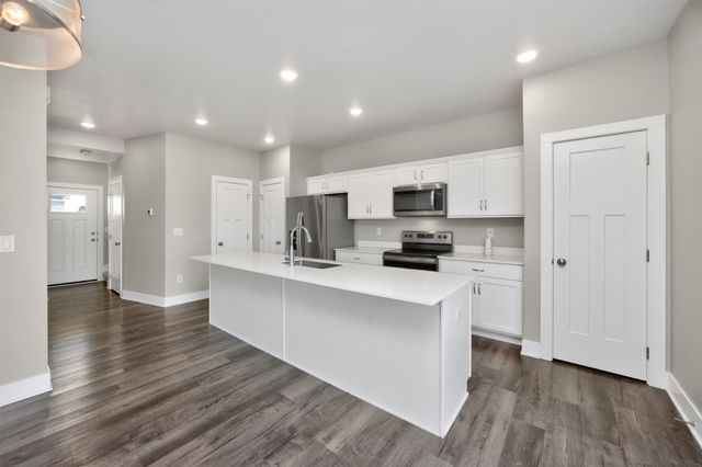 15231 Deerview Drive, Urbandale, IA 50323