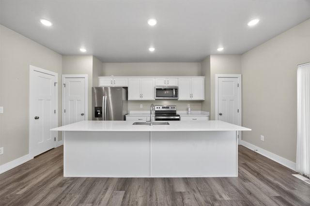 15231 Deerview Drive, Urbandale, IA 50323