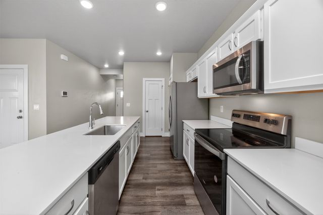 15231 Deerview Drive, Urbandale, IA 50323