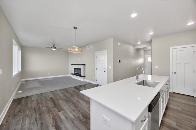 15231 Deerview Drive, Urbandale, IA 50323