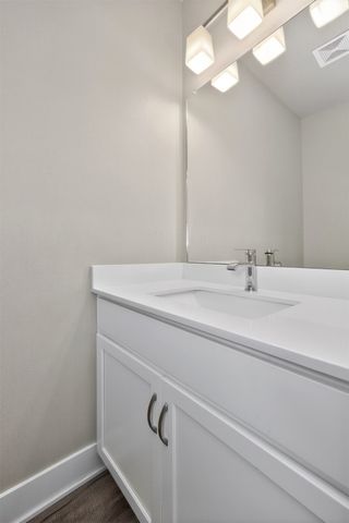 15231 Deerview Drive, Urbandale, IA 50323