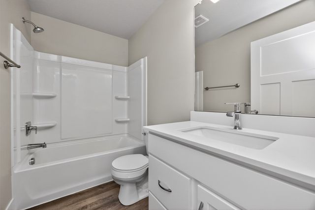 15231 Deerview Drive, Urbandale, IA 50323